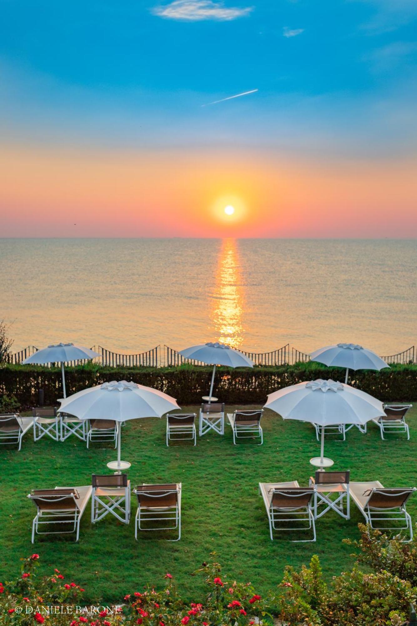 Baia Delphis Resort Vasto Exterior foto